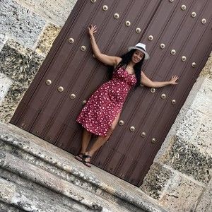 Meet your Posher, Elizabeth